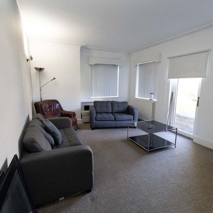 6 bedroom house to rent - Photo 1