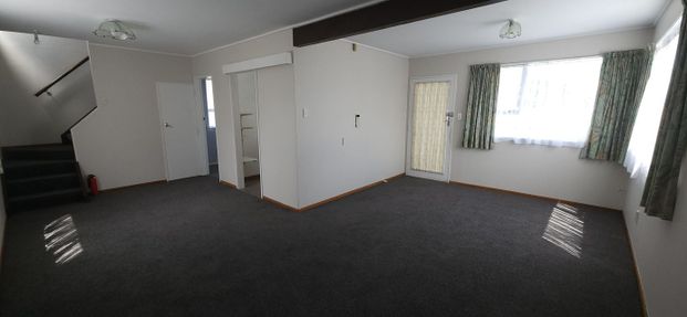 Standalone sunny 2 bed house in a great location - Photo 1