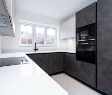 4 bedroom semi-detached house to rent - Photo 1