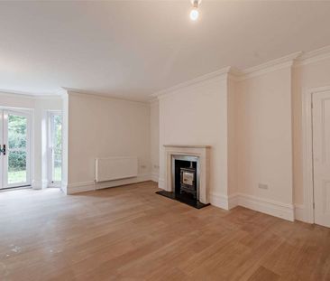 Newly renovated woodland cottage with wraparound garden on the outs... - Photo 5