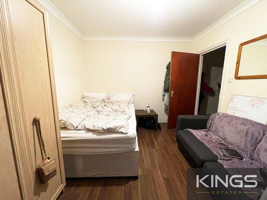 3 bedroom flat to rent - Photo 1