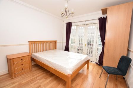 1 bedroom in a house share to rent - Photo 3