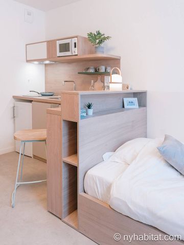 Logement à Paris, Location meublée - Photo 2