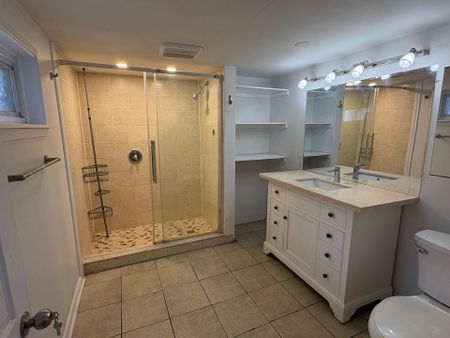 For Lease - 124 Avondale Boulevard, Brampton, Ontario - Photo 2