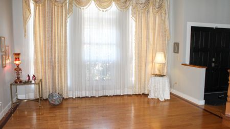 Executive 5 Bedroom House For Rent In Edgemont: Pet Friendly - Photo 4