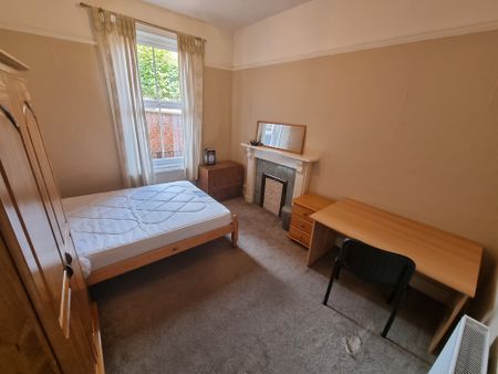 6 Bed Student Accommodation - Photo 3