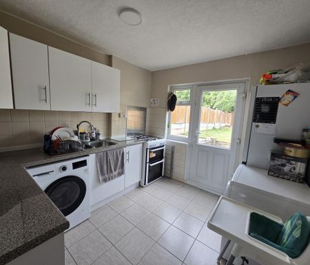 3 bedroom semi-detached house to rent - Photo 3