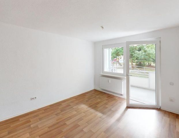 Geräumige 2-Raum-Wohnung mit Balkon, ebenerdig erreichbar - Foto 1