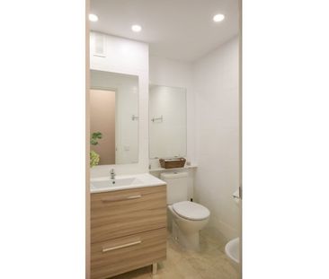 Wide and cozy room in he north of Madrid. - Photo 2