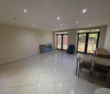 1 bedroom retirement property to rent - Photo 3