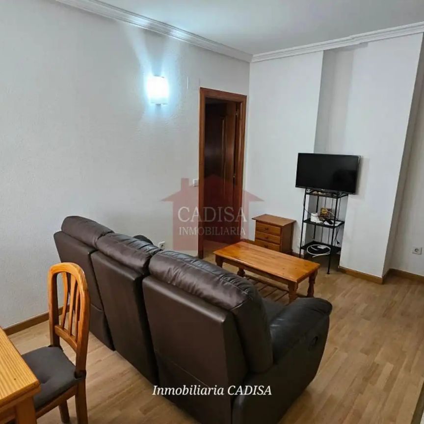 Piso de alquiler en Pza Castrotorafe, Capuchinos - Glorieta - Ciudad Jardín - Foto 1