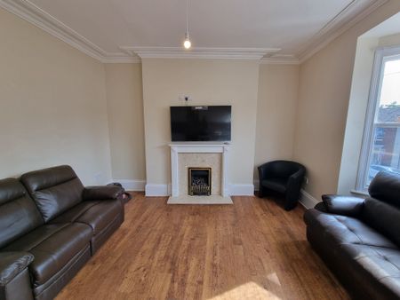 2 Bed Student Accommodation - Photo 2