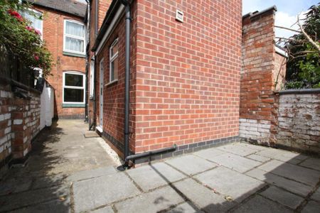 4 bedroom terraced house to rent - Photo 3