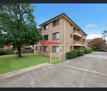 Well Presented Modern Two Bedroom Apartment - Photo 5