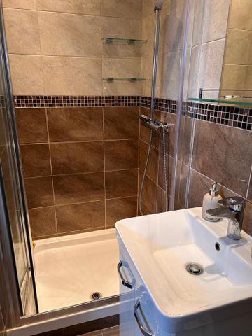 1 bedroom in a house share to rent - Photo 4