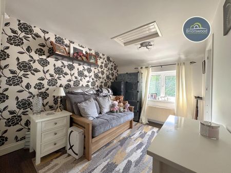 2 bedroom semi-detached house to rent - Photo 5