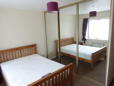 1 bedroom ground floor flat to rent - Photo 2