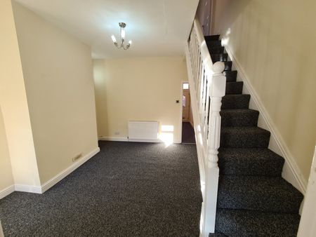 2 Bed Terraced House, Hinde Street, M40 - Photo 3