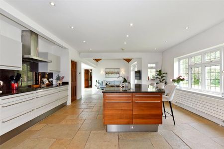 6 bedroom detached house to rent - Photo 3