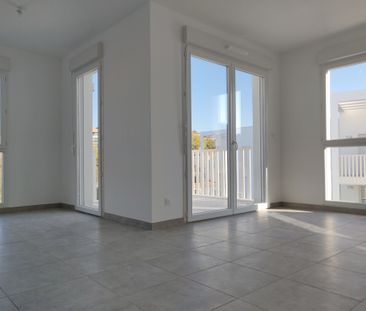 Appartement 3 pièces 59m2 MARSEILLE 14EME 925 euros - Photo 3