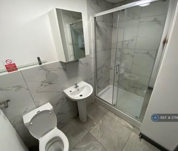 1 bedroom in a flat share to rent - Photo 5