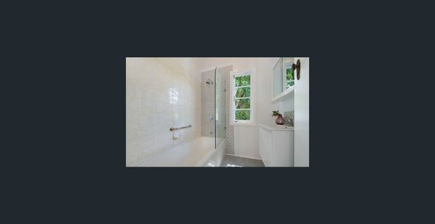 QUIET STREET.. DISHWASHER... TIMBER FLOORS... FANS... - Photo 1