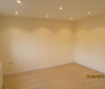 2 bed Semi-Detached - To Let - Photo 5