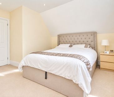 Well Lane, Woking - 3 bedrooms Property for lettings - Seymours - Photo 4