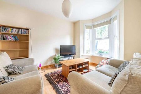 Leytonstone, Leytonstone, E11 - Photo 3