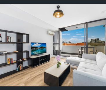Luxury Living in the Heart of Zetland | 2 Bed, 2 Bath, 1 Car - Photo 4