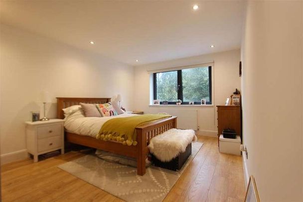 Beaconsfield Road, Seven Sisters, N15 - Photo 1