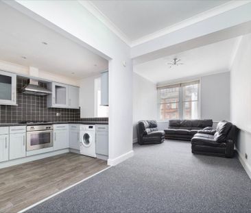 3 bedroom flat to rent - Photo 4