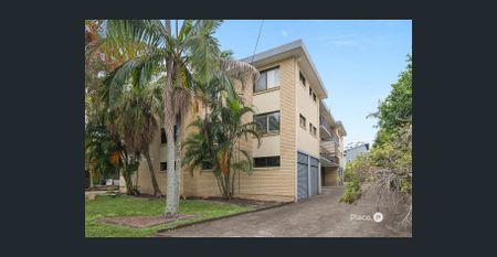 Top-Floor Apartment with City Views in a Boutique Complex of Eight - Photo 2