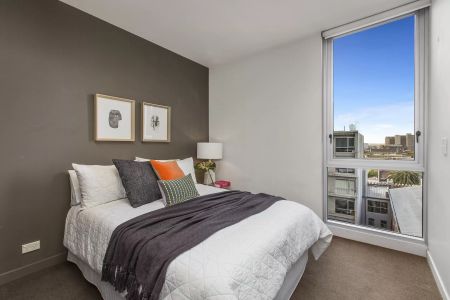 Comfortable Living in Tribeca! - Photo 2