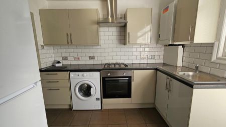 3 bedroom ground floor maisonette to rent - Photo 4