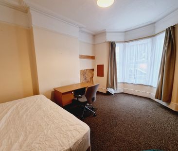 5 Bed Student Accommodation - Photo 1