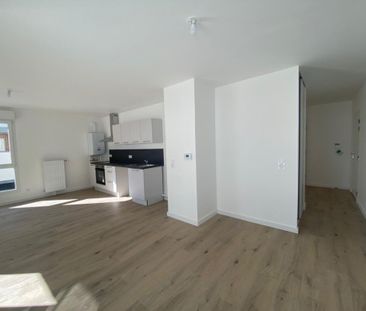 Location Appartement 3 pièces 66m² MONT ST AIGNAN 76130 - Photo 2