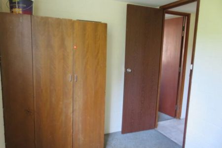 Unfurnished 2 bedroom Unit - Photo 5