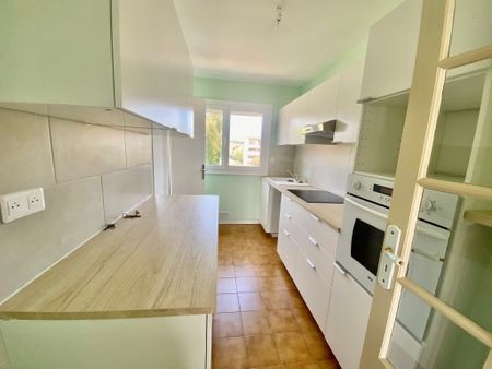 Location Appartement 3 pièces 68m² HYERES 83400 - Photo 2