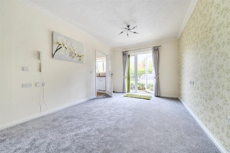 King Henry Lodge, Chingford, Essex - Photo 4