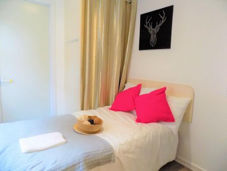 1 bedroom in a house share to rent - Photo 3