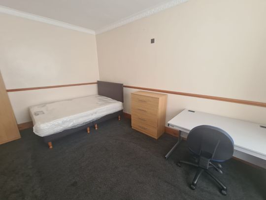 6 Bed - 27 Regent Terrace, Hyde Park, Leeds - LS6 1NP - Student - Photo 1