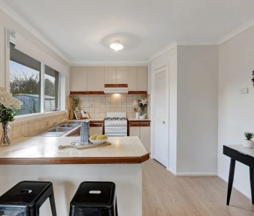 Comfort, Style & Convenience in a Great Werribee Location - Photo 2