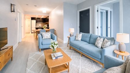 Bright 2 Bed + Solarium In Yaletown | Homer Street | Parking • Views - Photo 2