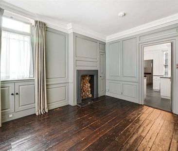 A beautifully restored townhouse offering contemporary living in the heart of Soho. - Photo 6