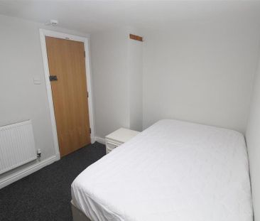 10 bedroom house to rent - Photo 3