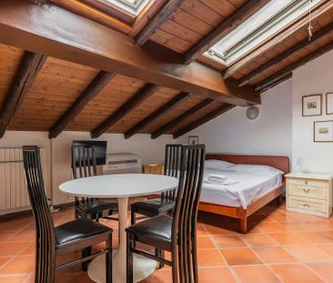 Via Nosadella, Bologna, Emilia-Romagna 40123 - Photo 4