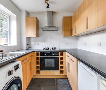 2 bed semi-detached house to rent in Carvers Croft, Woolmer Green, ... - Photo 6