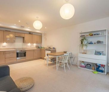 2 bedroom flat to rent - Photo 2