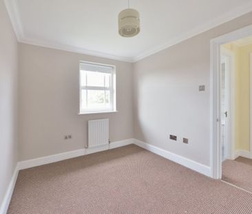 3 bedroom mews to rent - Photo 3